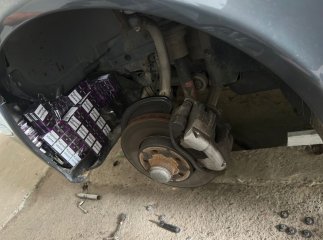На Закарпатті митники вилучили 6 автомобілів із тайниками для сигарет