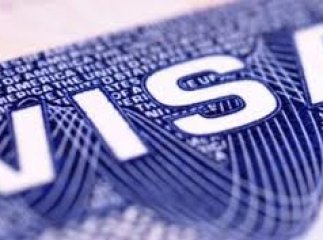 Працівник посольства збагачувався на візах