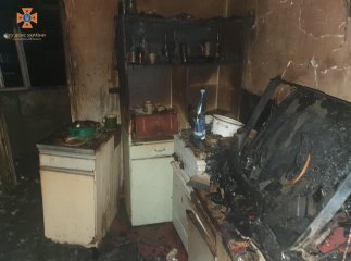 Рятувальники евакуювали мешканців кількох квартир через пожежу в багатоповерхівці