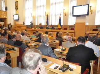 Родинам загиблих закарпатських військових виділили по 100 тисяч гривень