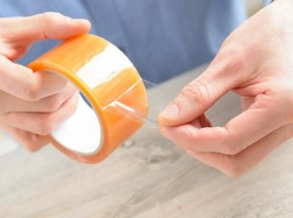 Дієва порада, як відмити скотч від скла