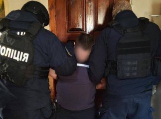 У Мукачеві чоловік розповсюджував особливо небезпечний наркотик: його затримали