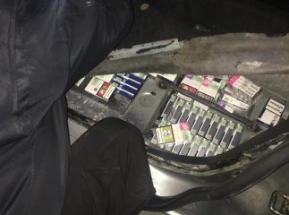 У автомобілі чоловіка виявили тайник