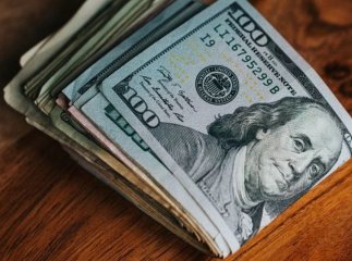 Обмінники не приймають зношені долари: депутат відреагував на скарги українців