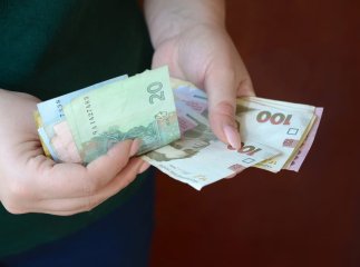 Постанова Кабміну: кому у 2023 році підняли оклад і платитимуть більше