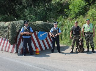 Правоохоронці відповіли на питання активістів щодо законності функціонування стаціонарного блок-поста поліції "Сойми"