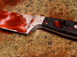 Чоловік отримав від "люблячої" жінки ножа в спину