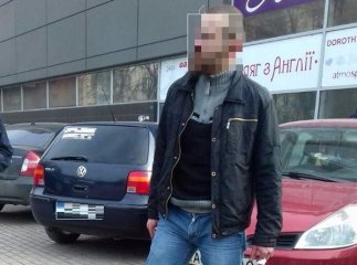Суд над чоловіком, який відрізав собаці голову і розгулював з нею Ужгородом, відбудеться наступного тижня
