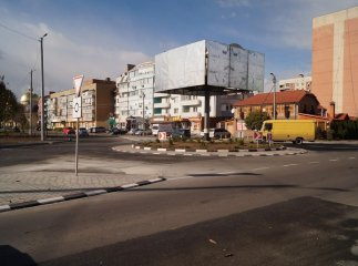 У мікрорайоні Росвигово в Мукачеві завершується облаштування нового перехрестя