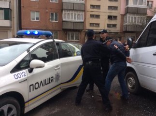 У Мукачеві патрульні шукали зловмисника, який викрав автомобіль