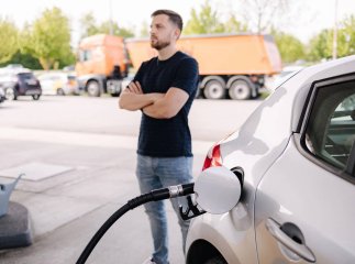 Українцям з липня доведеться звикати до нововведення, яке запровадять на АЗС