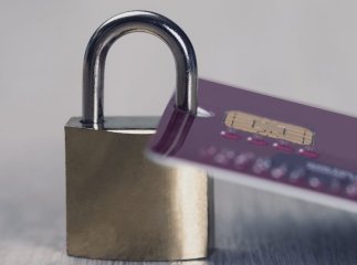 Банки можуть блокувати картки клієнтів: названо причину