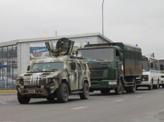 У бік Ужгорода знову рушила колона військової техніки