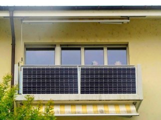 Скільки коштує сонячна панель на балкон та чи вигідно її встановлювати