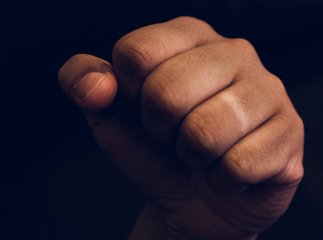 В обласному центрі вдень побили 55-річного чоловіка