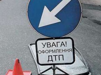 Злетів на авто у річку і загинув