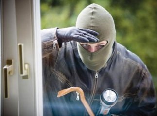 На Ужгородщині зловмисник проник в новобудову через закладене бетонними блоками вікно