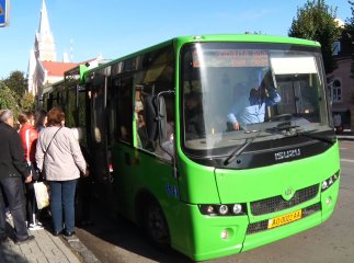 Ремонти у Мукачеві: як об’їжджають маршрутки міст, що перекрили