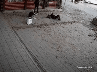 Антисанітарія, бійки та крики: закарпатська родина потерпає від нестерпного сусідства