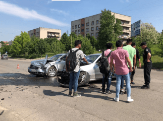 В Ужгороді водій в’їхав в авто зі студентами, – ЗМІ