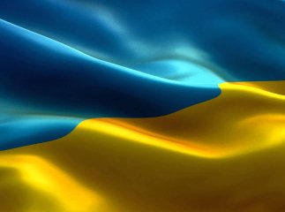 Двоє студентів спаплюжили у Сваляві український прапор, намалювавши на ньому свастику