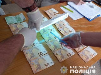 На Закарпатті жінка вимагала 1000 євро хабаря за укладення договору