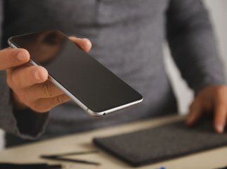 Захищає чи шкодить: чому захисне скло може погіршити роботу смартфона