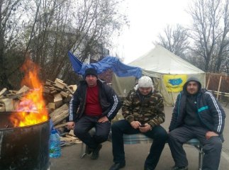 Вогнище, польова кухня, намет: на КПП "Солотвино" триває акція "пересічників"