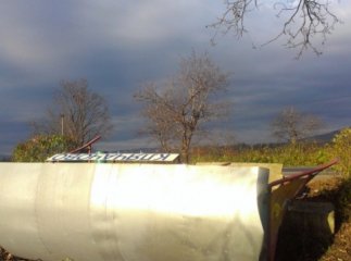 Біля Клячанова водій на шаленій швидкості просто зніс автобусну зупинку (ФОТО)