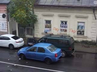 В Ужгороді легковик врізався у мікроавтобус