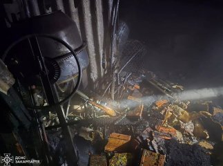 Рятувальники вночі ліквідували пожежу і не допустили вибуху газових балонів