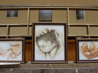 Медики Закарпаття презентують свої творчі роботи на виставці в Ужгороді