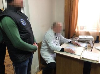 На хабарі у 300 євро затримано завідуючого реанімаційного відділу