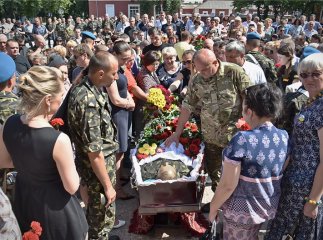 Вбитого у зоні АТО закарпатця поховали у рідному селі