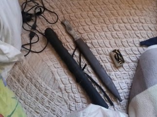 В ящику з дитячими іграшками чоловік ховав набої та холодну зброю