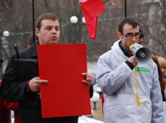 Молодь Закарпаття хоче "дискваліфікувати" Президента за допомогою "червоної картки" (ФОТО)