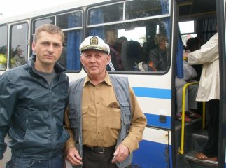 Власники автомобілів з транзитними номерами привітали ветеранів по-своєму