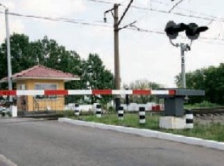 В Ужгороді водій намагавсая проскочити переїзд на червоне свіло і пошкодив шлагбаум