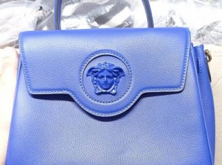 Чоловік втратив на кордоні брендовий одяг, який віз з Італії