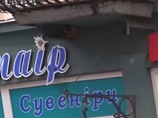 Ужгородські підприємці не дослухались до влади стосовно упорядкування вивісок в центрі міста