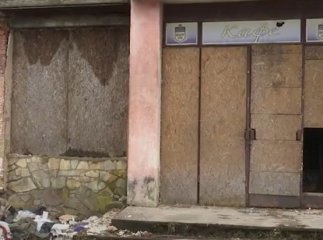 Неприємний запах і купи сміття: мукачівці розповіли про "будівлю жаху"