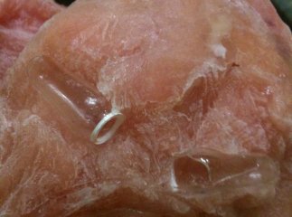 Жителька Мукачева знайшла у купленому курячому філе залишки ампул