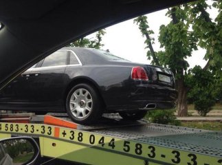 В Ужгороді евакуювали "Ролс Ройс" з донецькими номерами