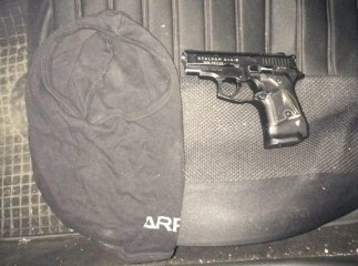 Чоловік роз’їжджав містом, маючи при собі наркотики та пістолет