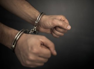 На Закарпатті чоловік зі зброєю увірвався до магазину