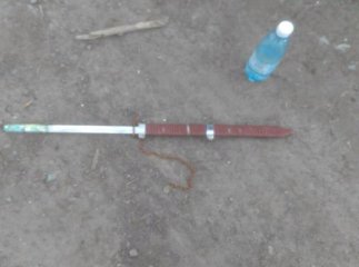 Неподалік замку "Паланок" патрульні затримали двох п’яних осіб, які розмахували гострим предметом