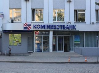 Директор "Ужгородського коньячного заводу" став кінцевим власником "КомІнвестБанку"