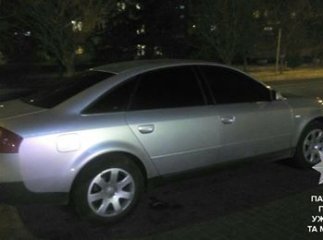 Ужгородські патрульні виявили підроблені документи на автівку