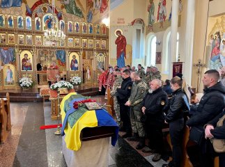 На Закарпатті провели в останню путь двох захисників-товаришів