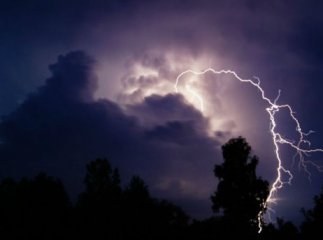 Значну частину Закарпаття накриють грози та град